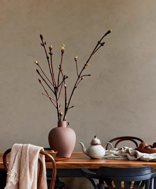 Dining room with microcement wall
