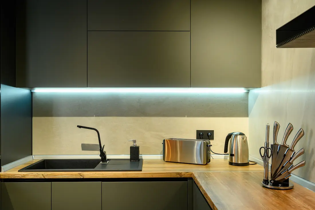 {{placeholder content='e3sgYnJpenlfZGNfaW1hZ2VfYWx0IH19' imageSrc='https://2026.betoncire.eco/wp-content/uploads/2026/05/cocina-microcemento-pared.webp'}}