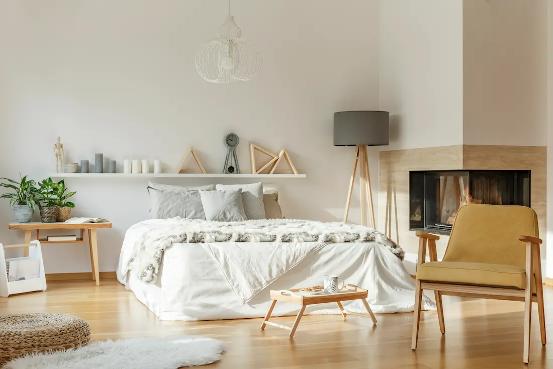 {{placeholder content='e3sgYnJpenlfZGNfaW1hZ2VfYWx0IH19' imageSrc='https://2026.betoncire.eco/wp-content/uploads/2026/05/microcemento-pared-dormitorio-moderno.webp'}}