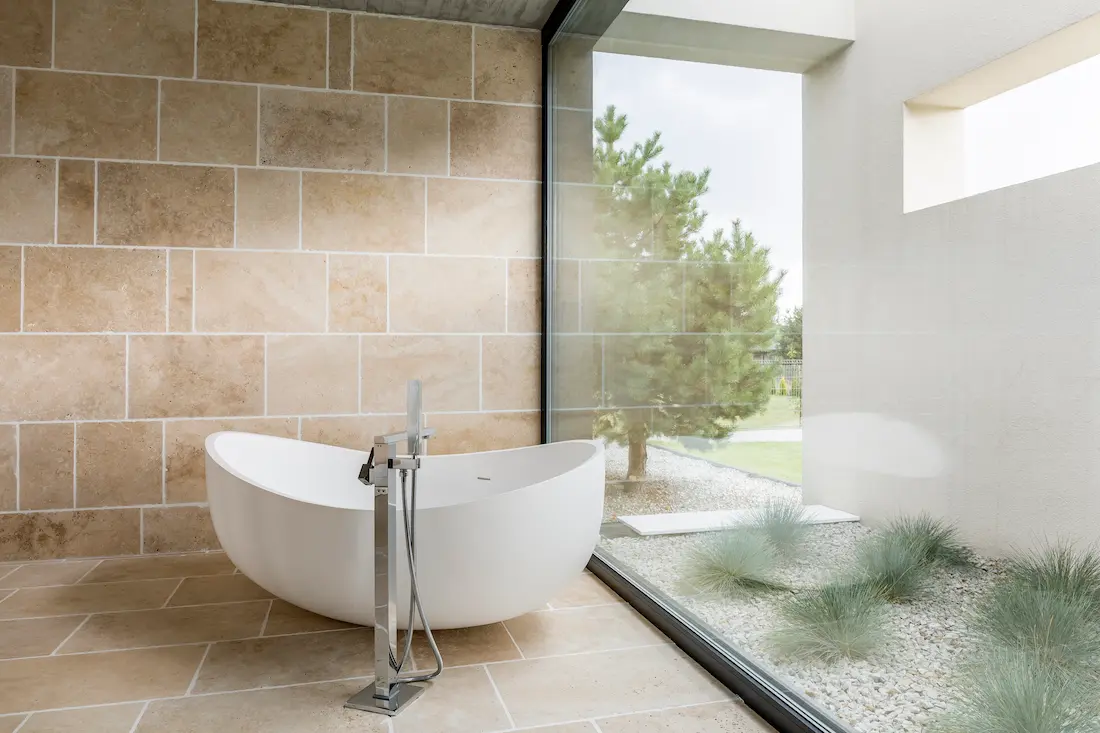 {{placeholder content='e3sgYnJpenlfZGNfaW1hZ2VfYWx0IH19' imageSrc='https://2026.betoncire.eco/wp-content/uploads/2026/05/microcemento-pared-exterior-color-blanco.webp'}}