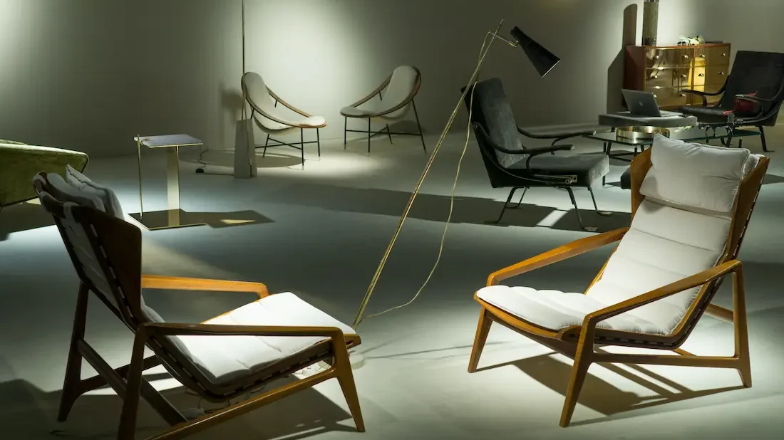 Tienda de muebles con microcemento en el suelo
